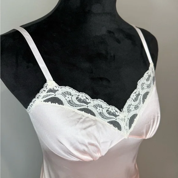 Vintage Vanity Fair Pink Nylon Slip Set – Size 30 Top & Large Bottom - Picture 2 of 7